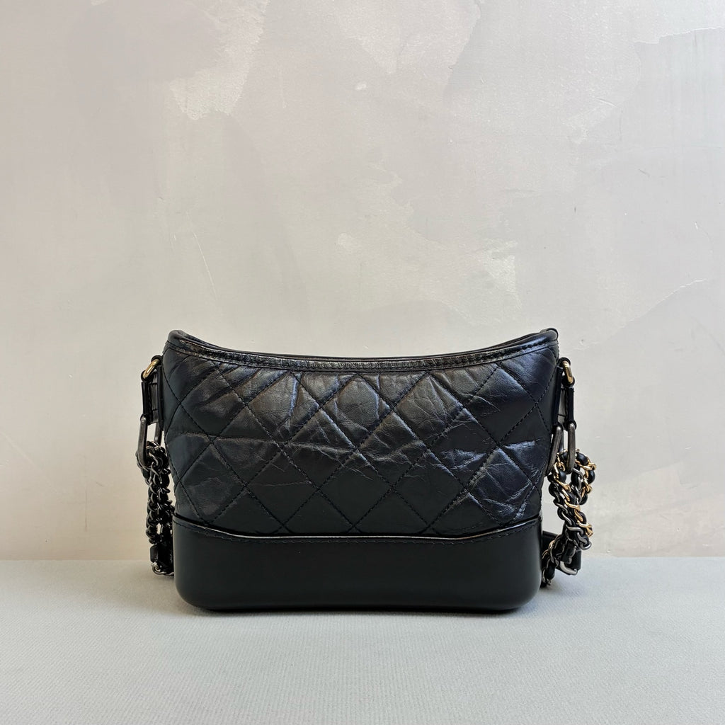 Chanel 99% new 28 Open Boy Bag Medium Black Size 21*14