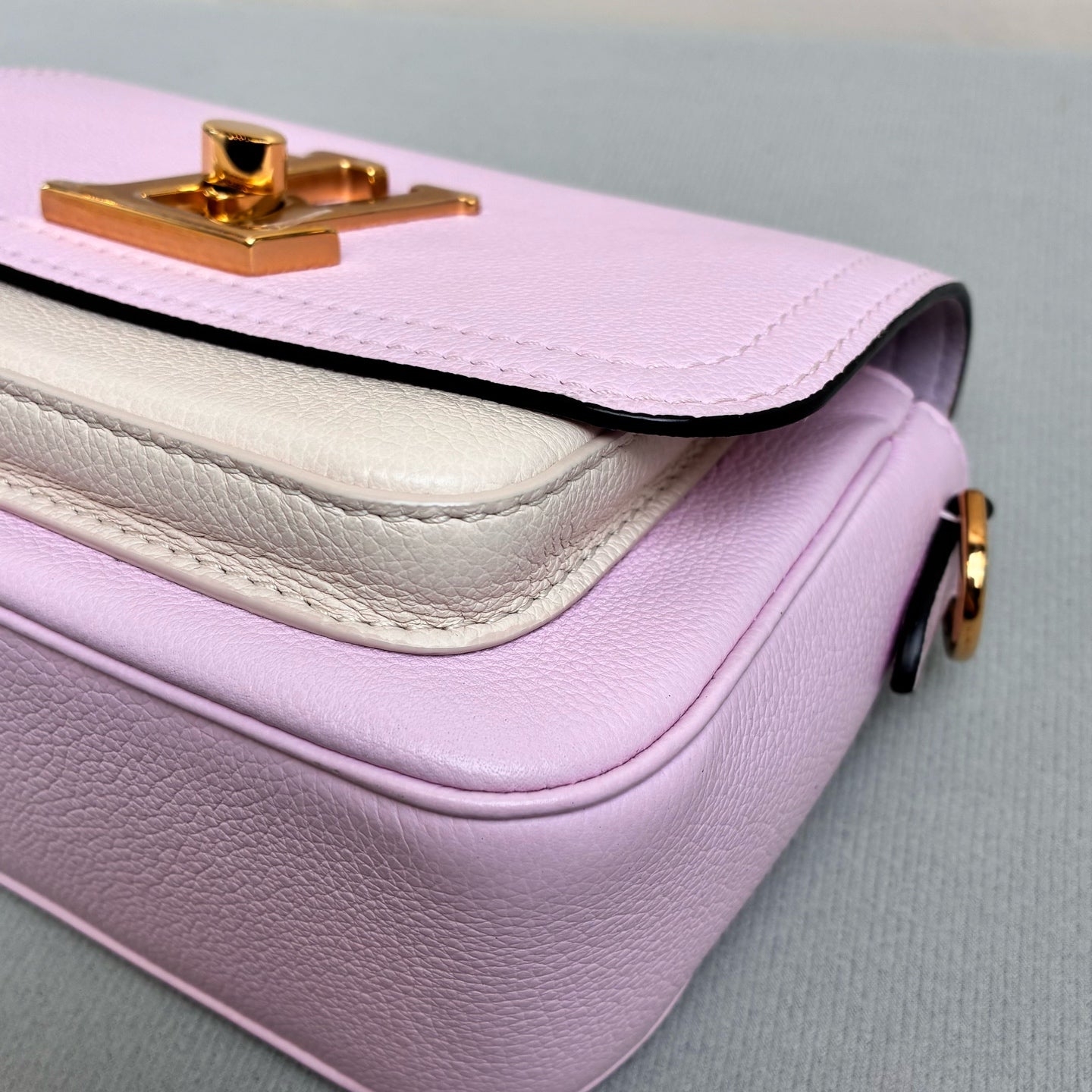 Louis Vuitton Lockme Tenger Full Leather Pink and White Messenger Bag, Single Shoulder Crossbody Bag, Convertible Double Shoulder Straps, Chip Version.