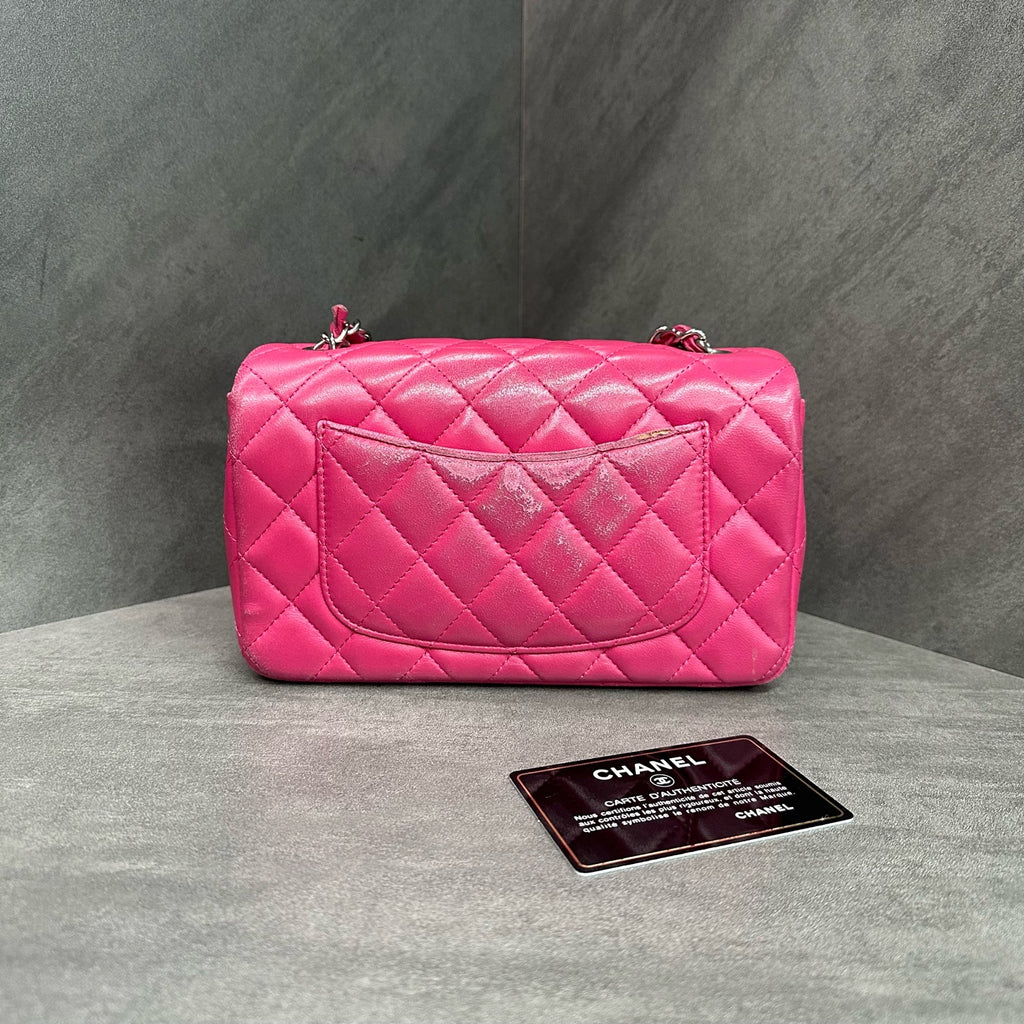Chanel cf Large mini pink and silver sheepskin chain bag, 19 opening strap card bag type, three-dimensional inside clean