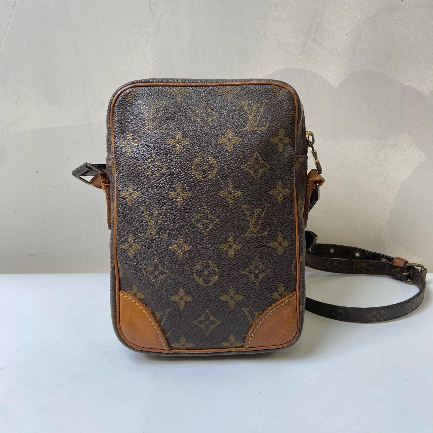 LV/Louis Vuitton 2003 Monogram Single Layer Vintage Camera Bag Shoulder Bag Pre-owned Size 20×15 Monogram Coated Canvas