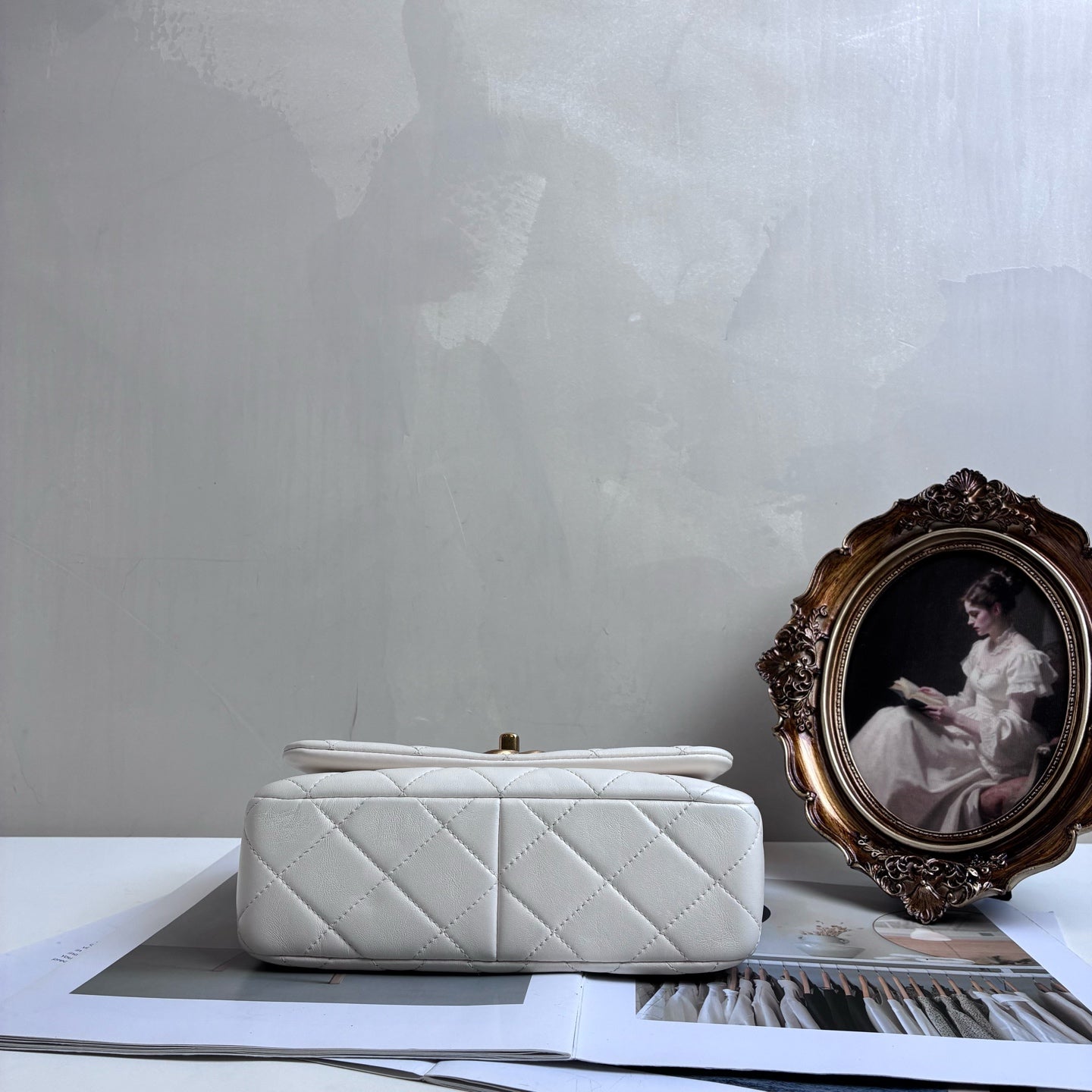 Chanel 24S New Chunky Chain Underarm Bag Chip Shoulder Bag 99% New Size: 21.5*6*13 White Gold Lambskin