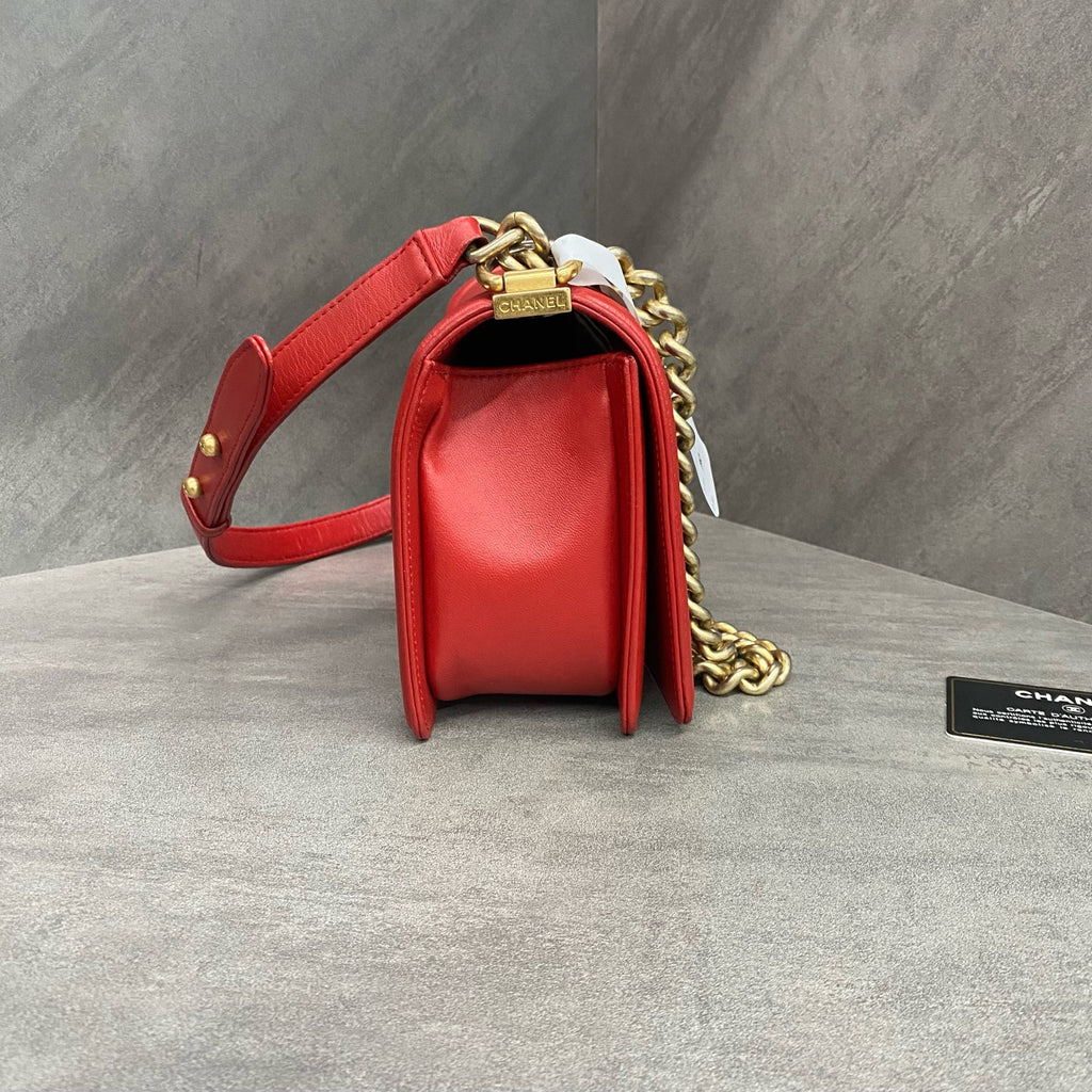 Chanel Leboy medium size red lambskin, 21 series with card, structured shape, in stock at a favorable price