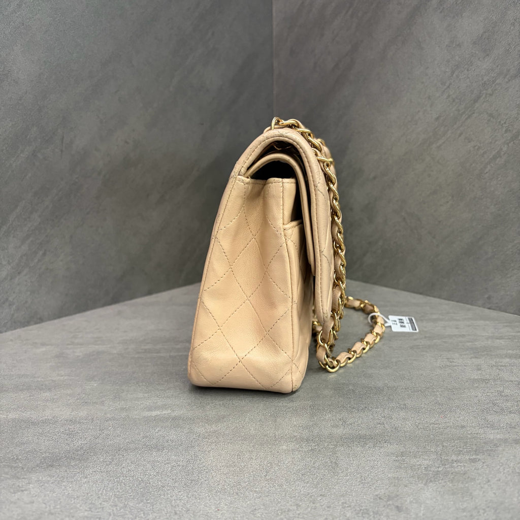 Chanel CF Medium Beige Lambskin, 15-series with authenticity card, structured shape, in stock at favorable price