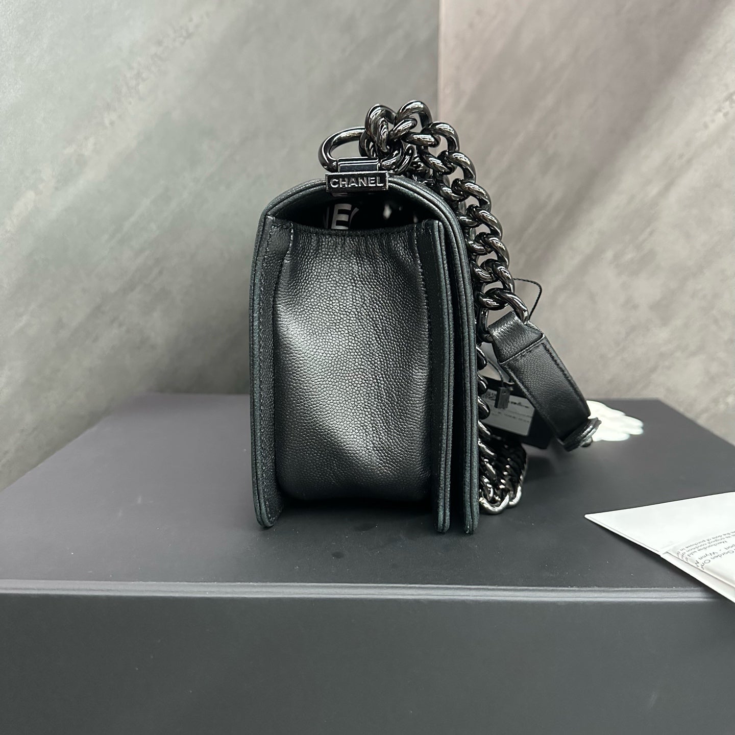 CHANEL, medium-sized, in excellent condition, So Black Leboy series, black-buckled quilted leather chain shoulder crossbody handbag, 23