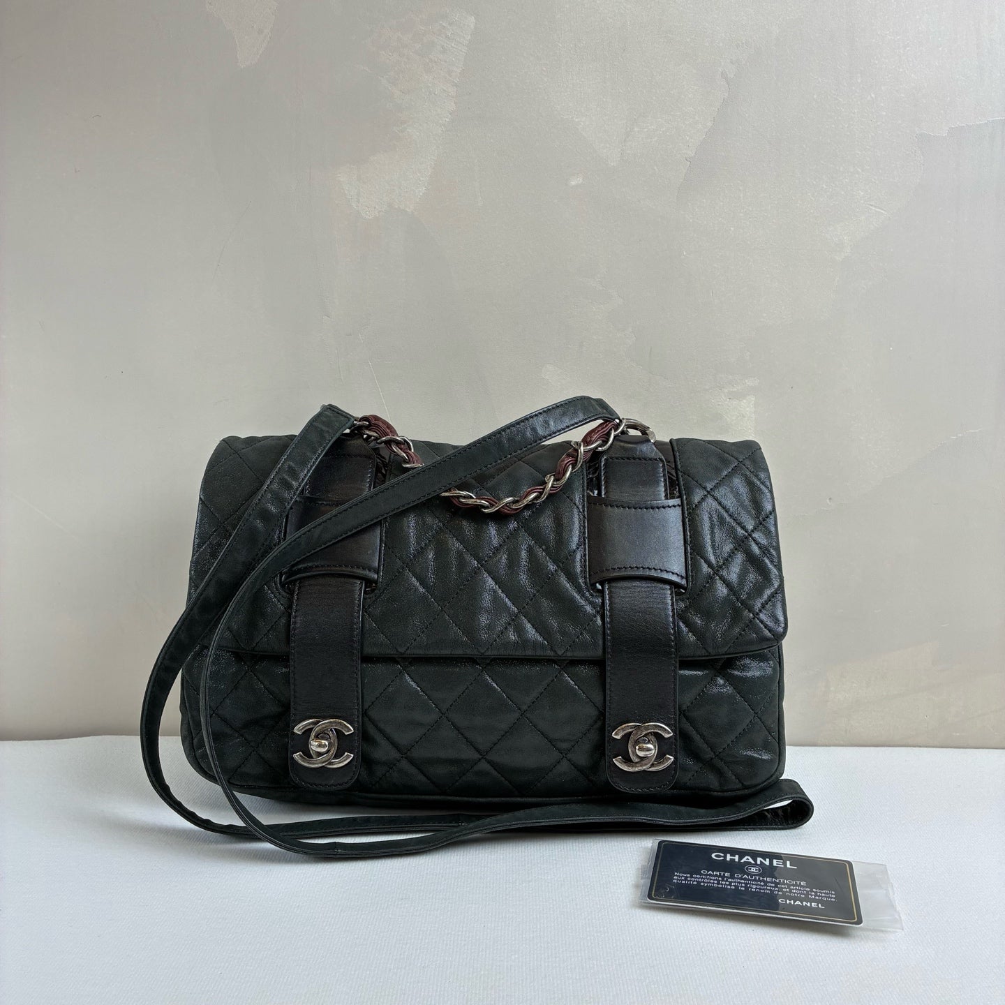 Chanel Grey Green Cambridge Messenger Bag Crossbody Bag 14 Open with Card 25×15 Medium Size Adjustable Shoulder Strap