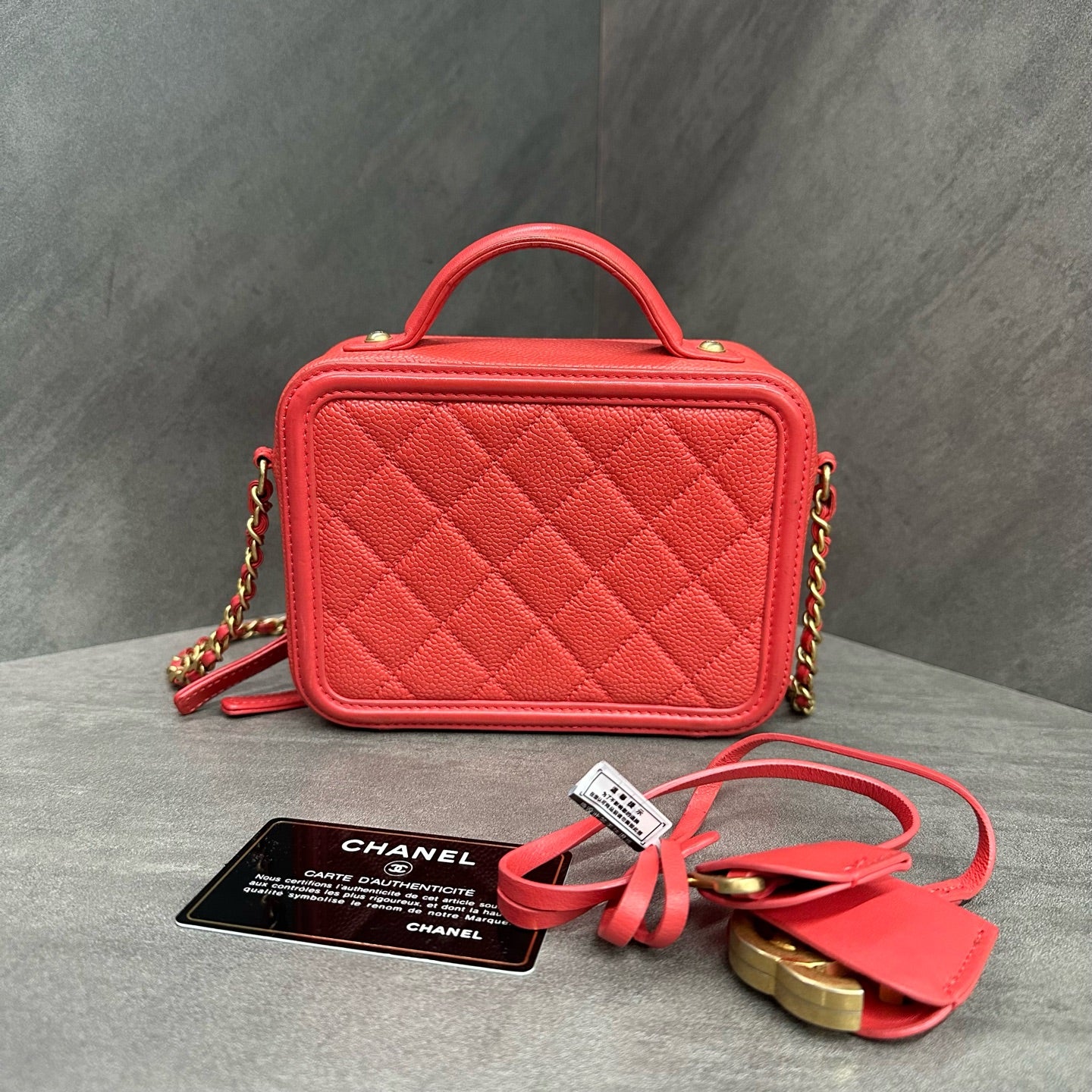 Chanel Vanity Case camera bag, small size, red diamond-patterned, lychee cowhide, gold buckle, 27 opening, strap card