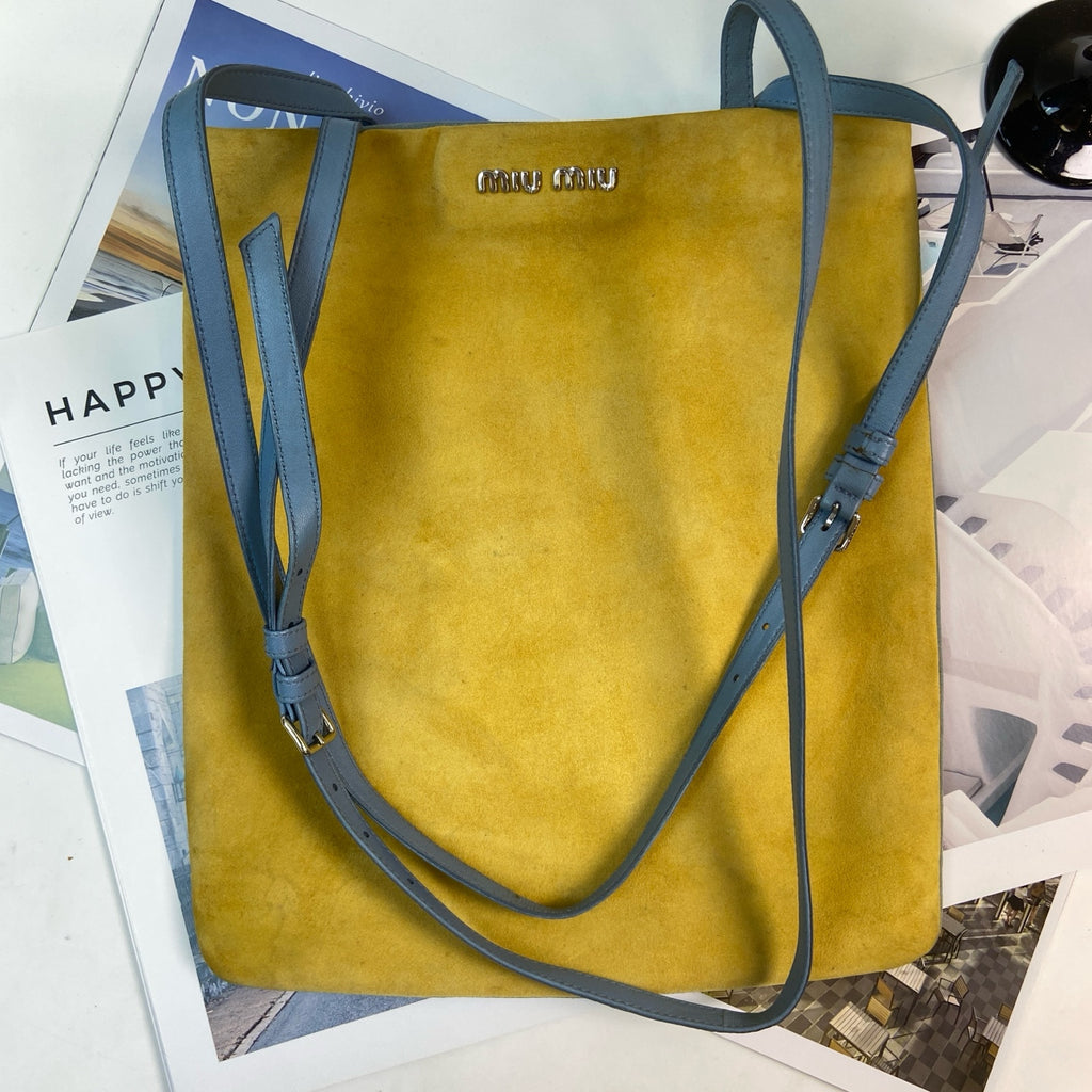 miumiu Color Block Single Shoulder Bag 99% New Dimensions: 29×25 cm Yellow and Light Blue Suede Material