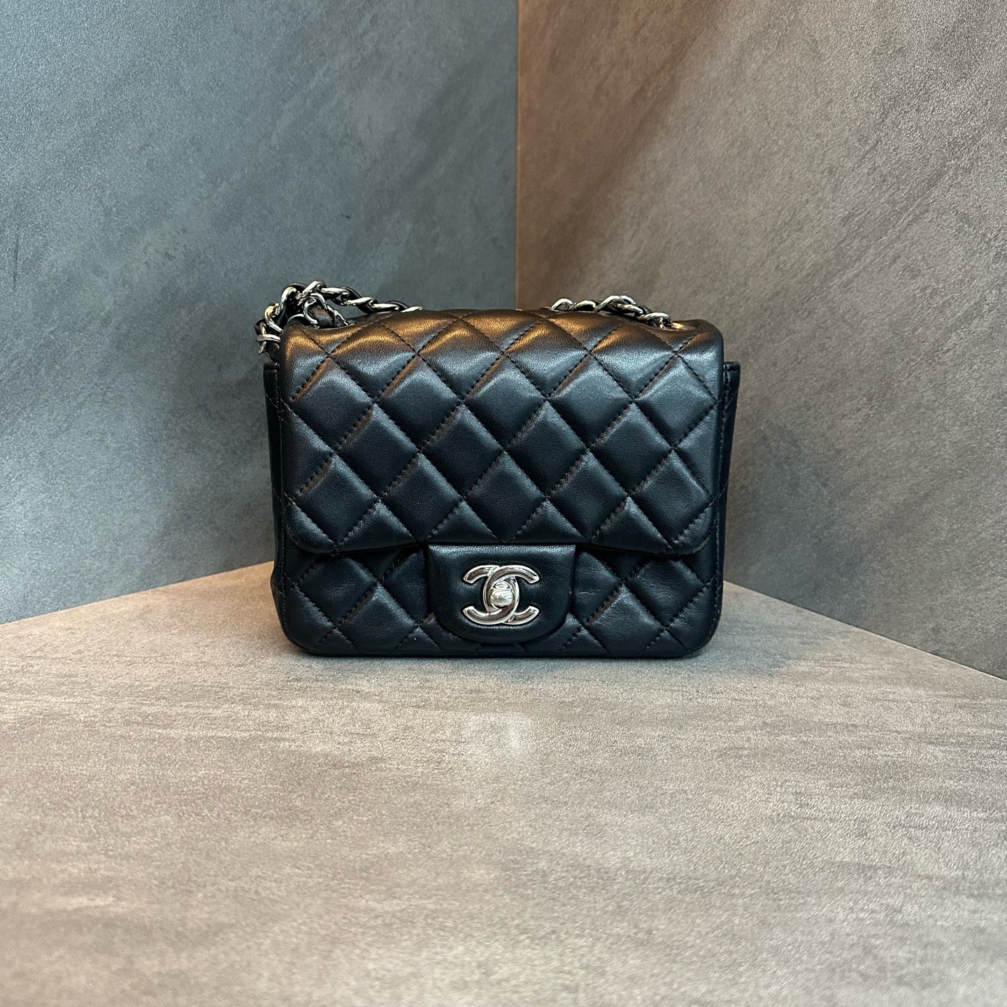 Chanel cf Square Fat Black silver sheepskin chain bag, 17 opening type, three-dimensional inside clean