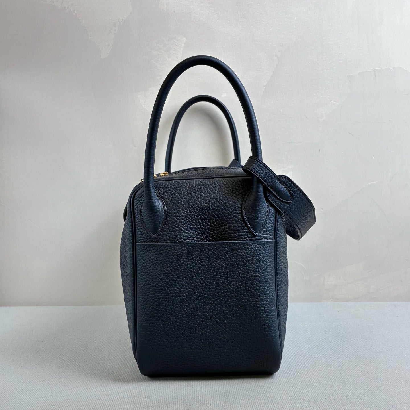 Hermès 99% New Frame P刻 Lindy30 Midnight Blue with Gold Hardware, Accessories, Dust Bag, Original Excellent Condition