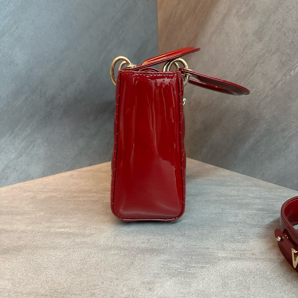 Dior four-check red gold patent leather chain bag with 22-year-old coded letter shoulder strap and suede lining