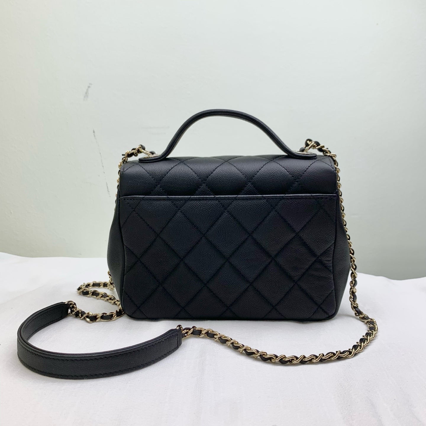 Chanel Litchi Calfskin Black Messenger Bag with Gold Hardware, includes card, approximately 23*17 cm.