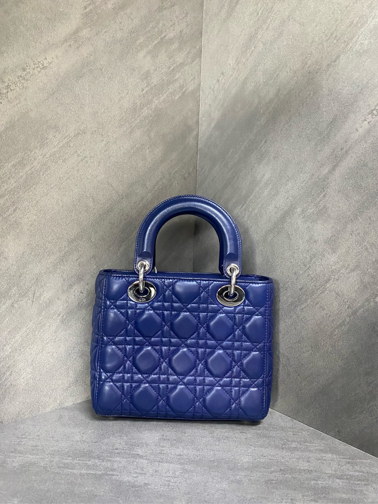Dior Lady Dior four-grid blue badge shoulder strap, 17 code