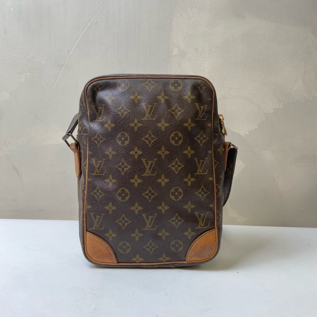 LV/Louis Vuitton 92 Vintage Monogram Crossbody Bag Camera Bag Pre-owned Size: 28×22 Coated Canvas