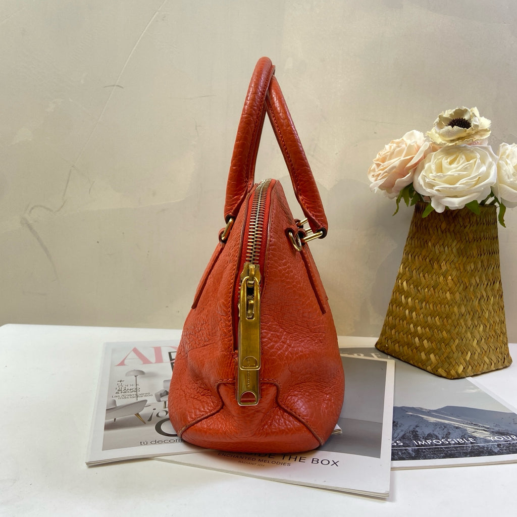 Burberry / Burberry Orange Pumpkin Bag Shell Bag Shoulder Bag 99% New Size 30*23 Cowhide Material Original Price: 106