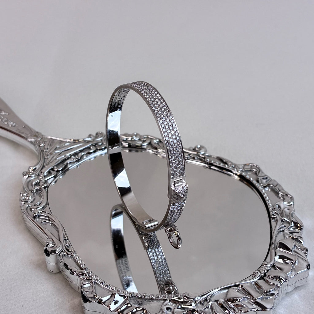 Hermès 13th Year Platinum Pavé Diamond CDC Bracelet Size LG Condition 98% New Perfect Appearance Retail Price 500,000 yuan