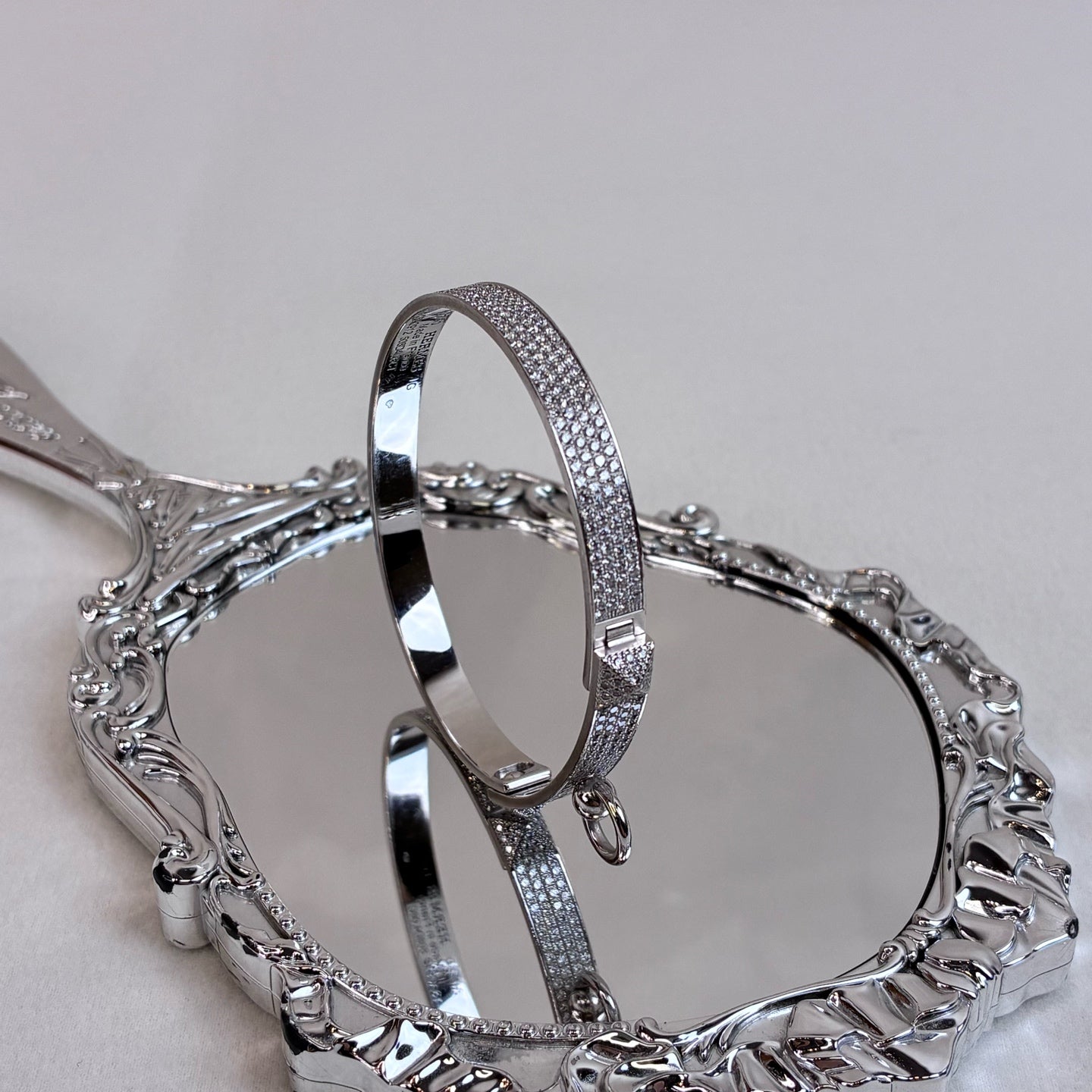 Hermès 13th Year Platinum Pavé Diamond CDC Bracelet Size LG Condition 98% New Perfect Appearance Retail Price 500,000 yuan