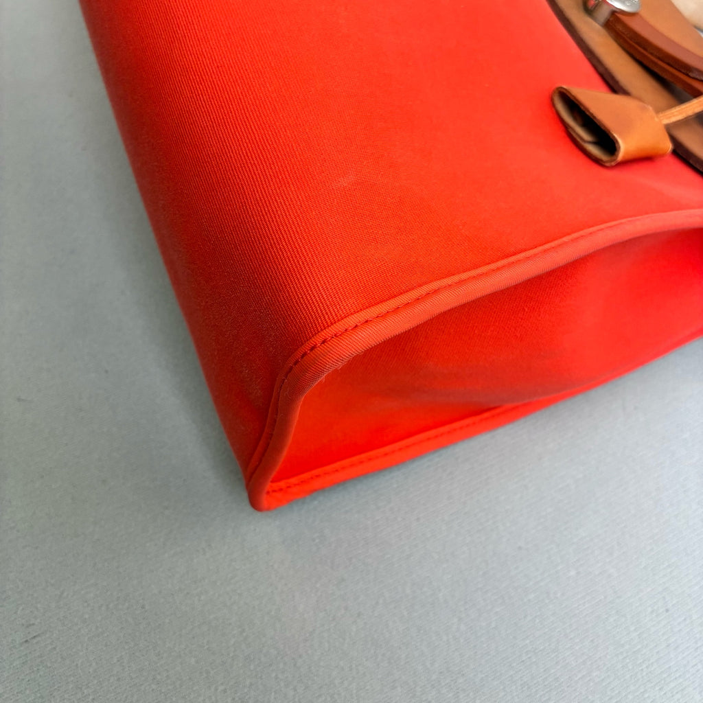 Hermès Herbag 31 H Frame, Hermès Orange Leather, 98% New, Size 31*25.
