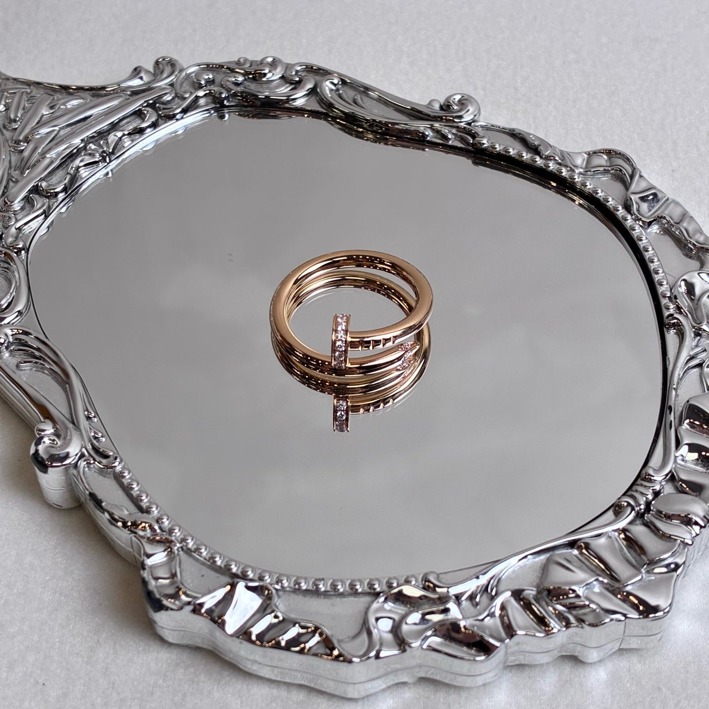 Cartier 99% new size 54 single ring with diamonds at the beginning and end, diamond nails, rose gold ring, code check until 2024.