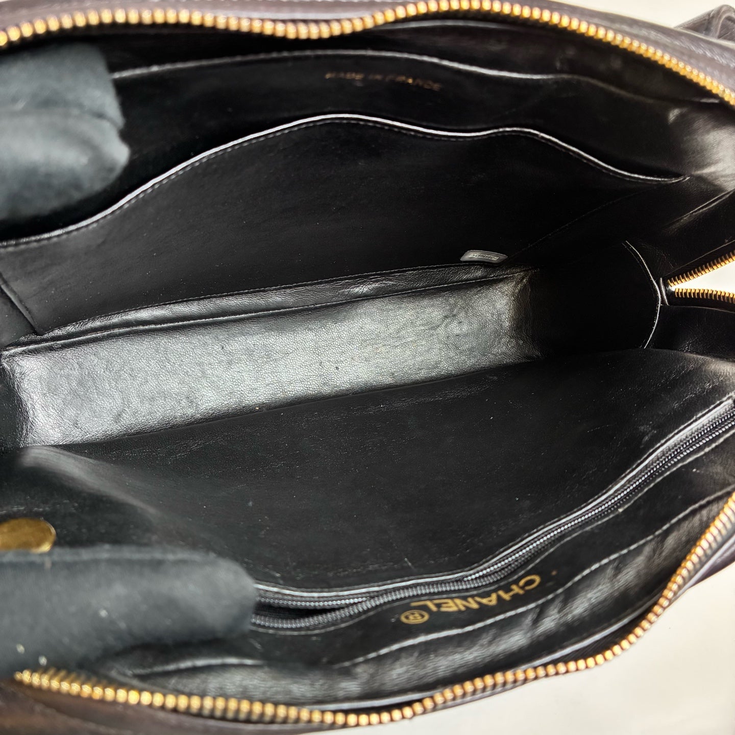 Chanel Black Gold Diamond Quilted Full Leather Shoulder Bag 99% New Size: 27*20*7 Lambskin Material Comes with Card