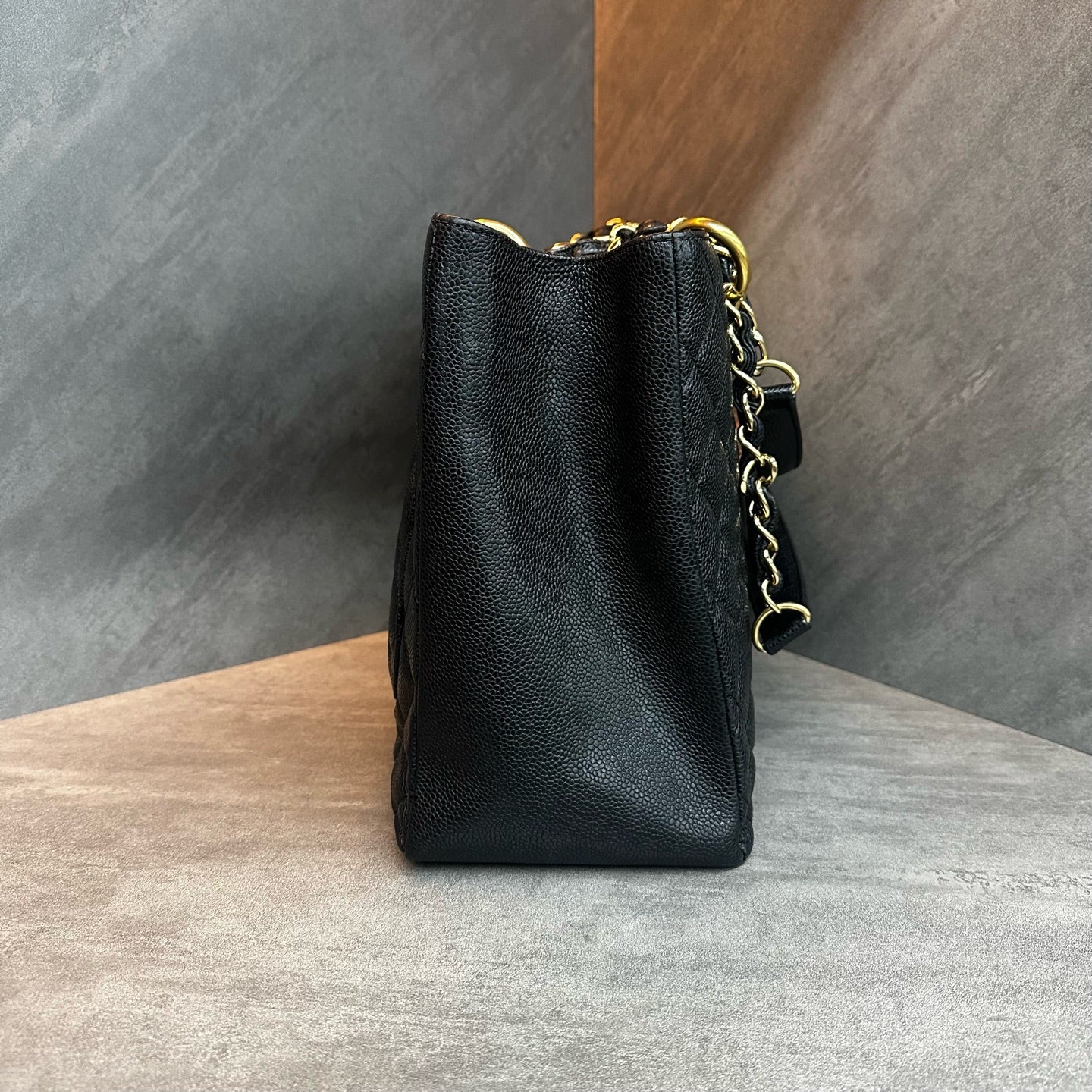Chanel gst lychee cowhide black Gold 17K