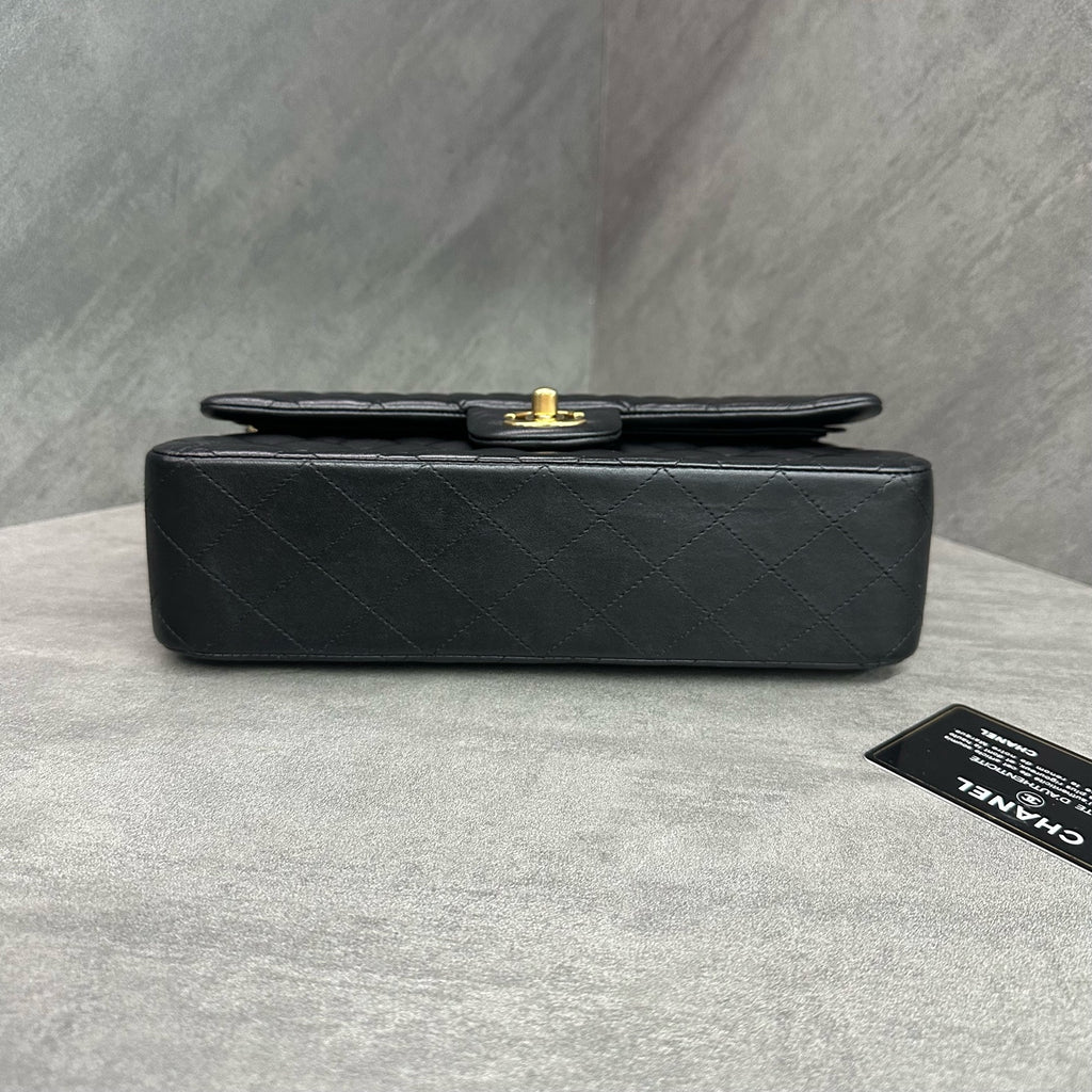 Chanel cf medium size black gold sheepskin chain bag, 27 openings, card bag type, three-dimensional, clean inside