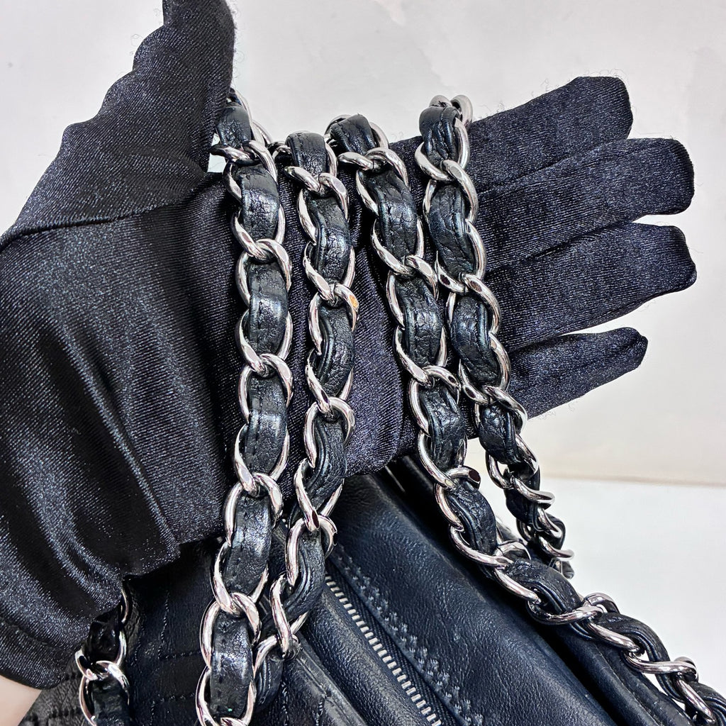 Chanel 98% New Black Large Silver CC Chain Bag, Can be Handheld or Worn on One Shoulder, Dimensions 27*18.
