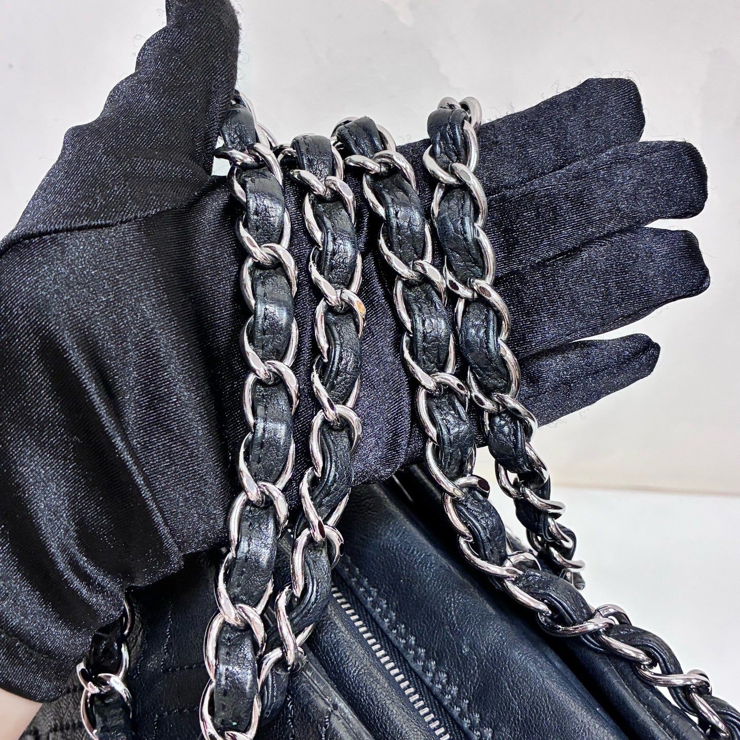 Chanel 98% New Black Large Silver CC Chain Bag, Can be Handheld or Worn on One Shoulder, Dimensions 27*18.