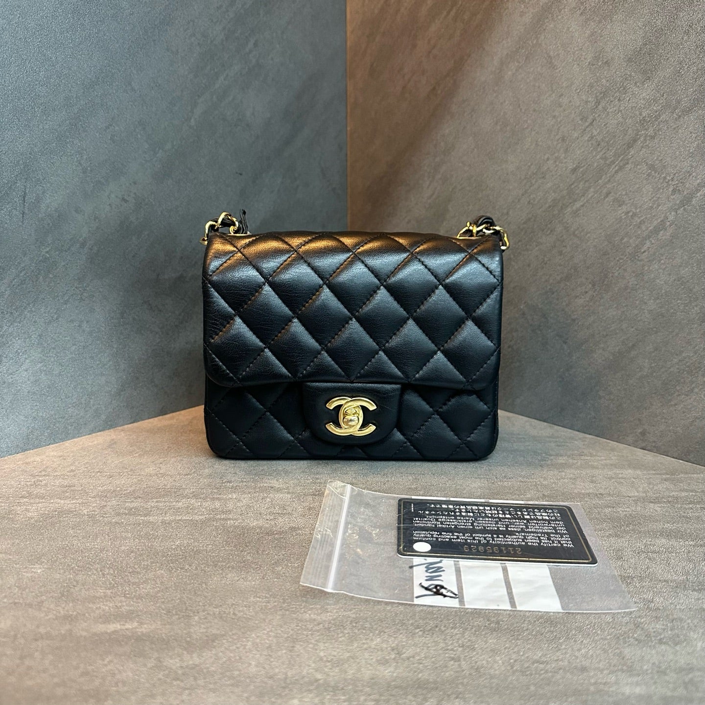 Chanel cf Square Fat Man black gold sheepskin 21 open cassette card case with clean inner lining