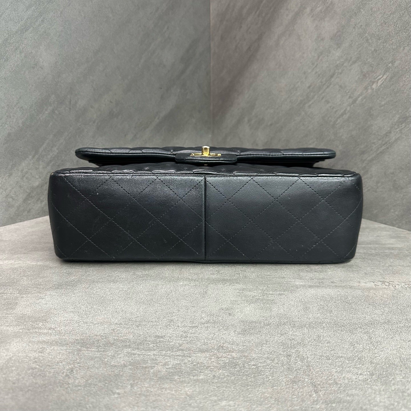 Chanel cf jumbo Black gold sheepskin chain bag, 16K size, three-dimensional and clean inside