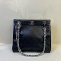 CHANEL Black and Silver Glossy Piano Sheet Tote Chain Bag 99% New Second-Hand Bag Five Open