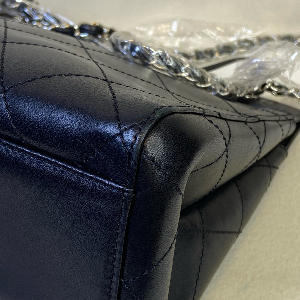 CHANEL Black and Silver Glossy Piano Sheet Tote Chain Bag 99% New Second-Hand Bag Five Open