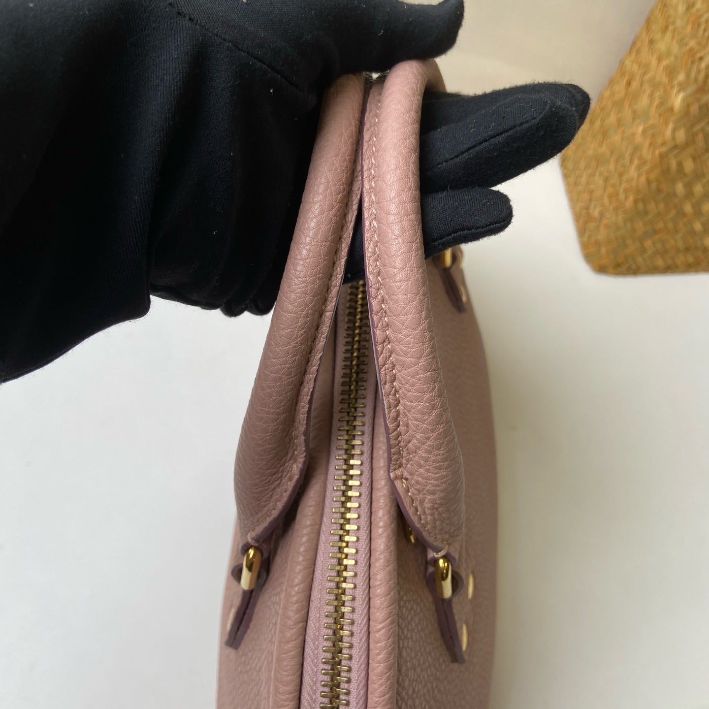Burberry Lychee Grain Leather Shell Bag 99% New Size: 30*20 Old Pink Accessories: Dust Bag, Instruction Manual,