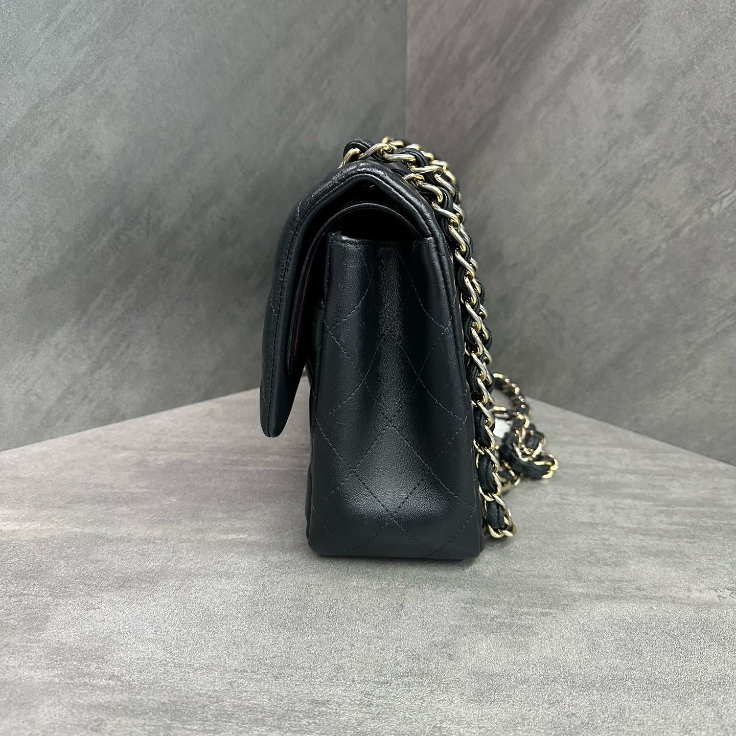 Chanel cf jumbo Black gold sheepskin chain bag, 16K size, three-dimensional and clean inside