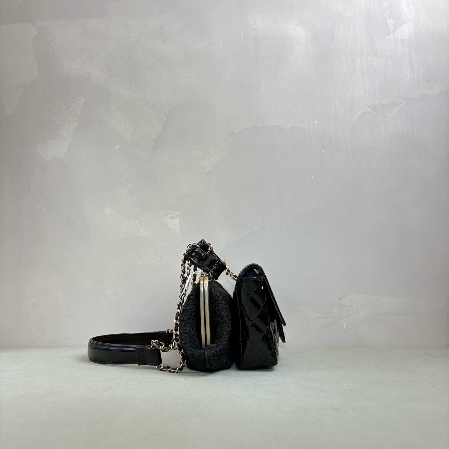 Chanel 13 Open Black and Gold Diamond Pattern Patent Leather with Lace Camellia Mouth Frog Bag, Underarm Bag Size 8*16*12