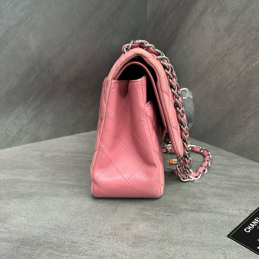Chanel cf jumbo pink and silver sheepskin chain bag, 18 openings, card bag type, three-dimensional, clean inside