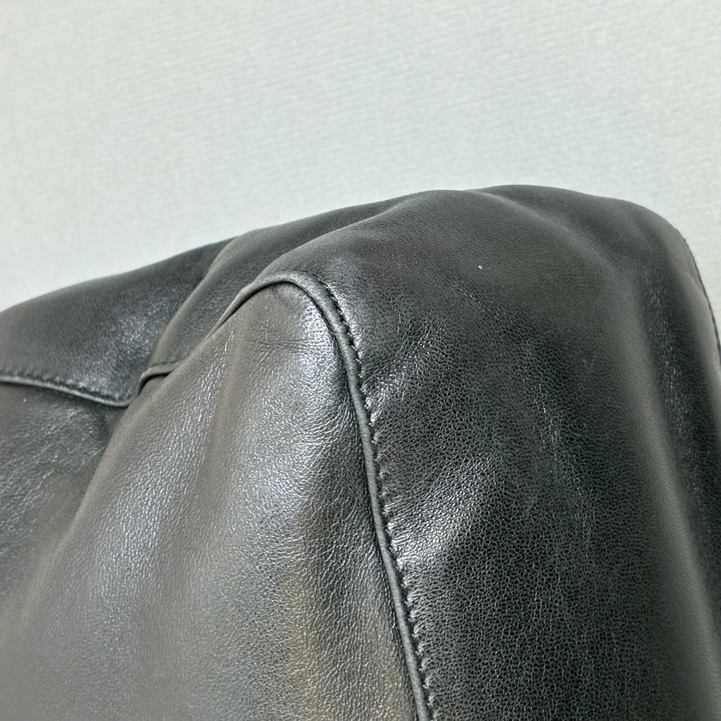 98% New PRADA Black Chain Handbag, Made in Italy from Black Leather. The chain shoulder strap is very textured, with a large capacity, perfect for everyday outings.