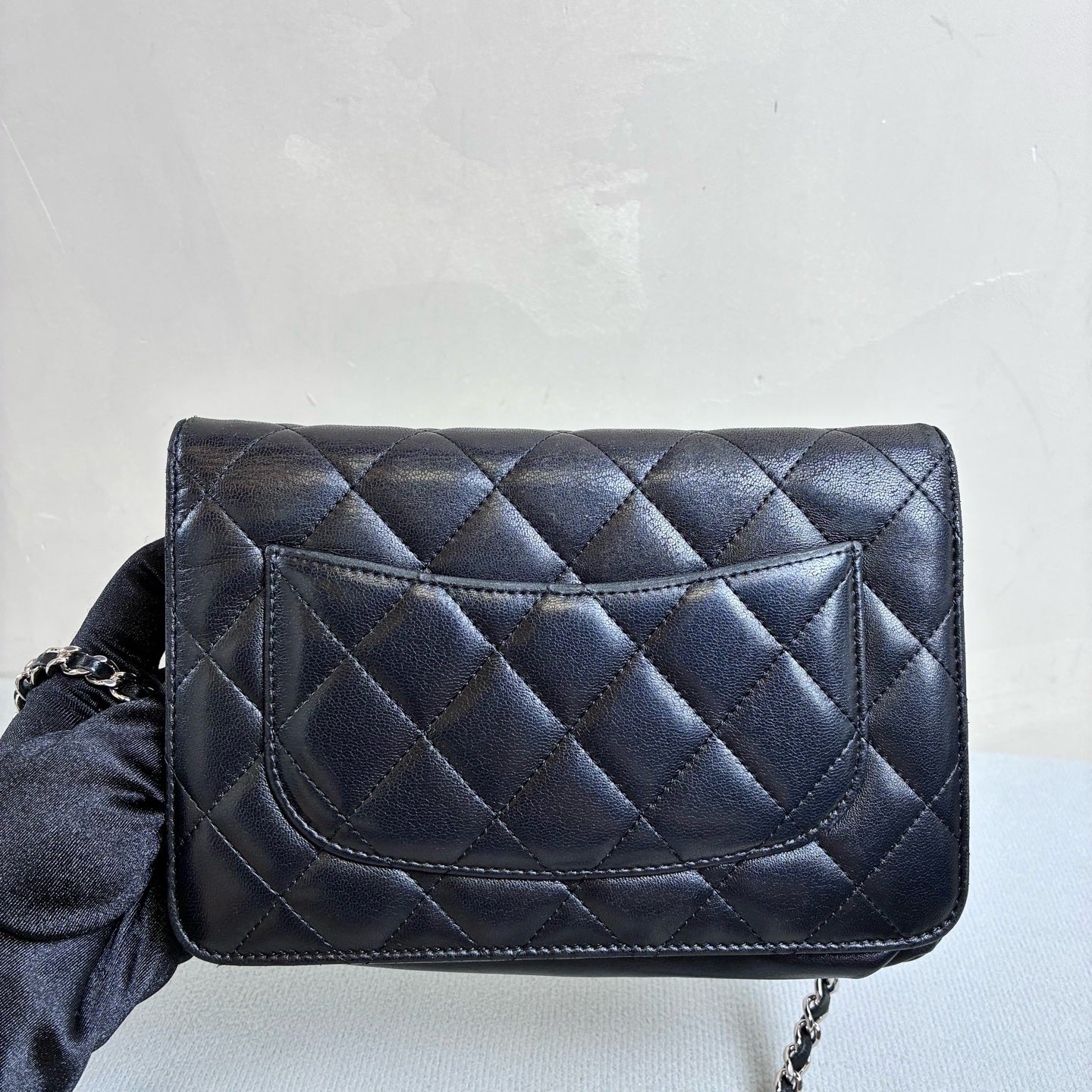 Chanel WOC Black Gold Lambskin Chain Bag 22 Open Black Lambskin Classic Diamond Pattern Gold Hardware Size 19×12cm