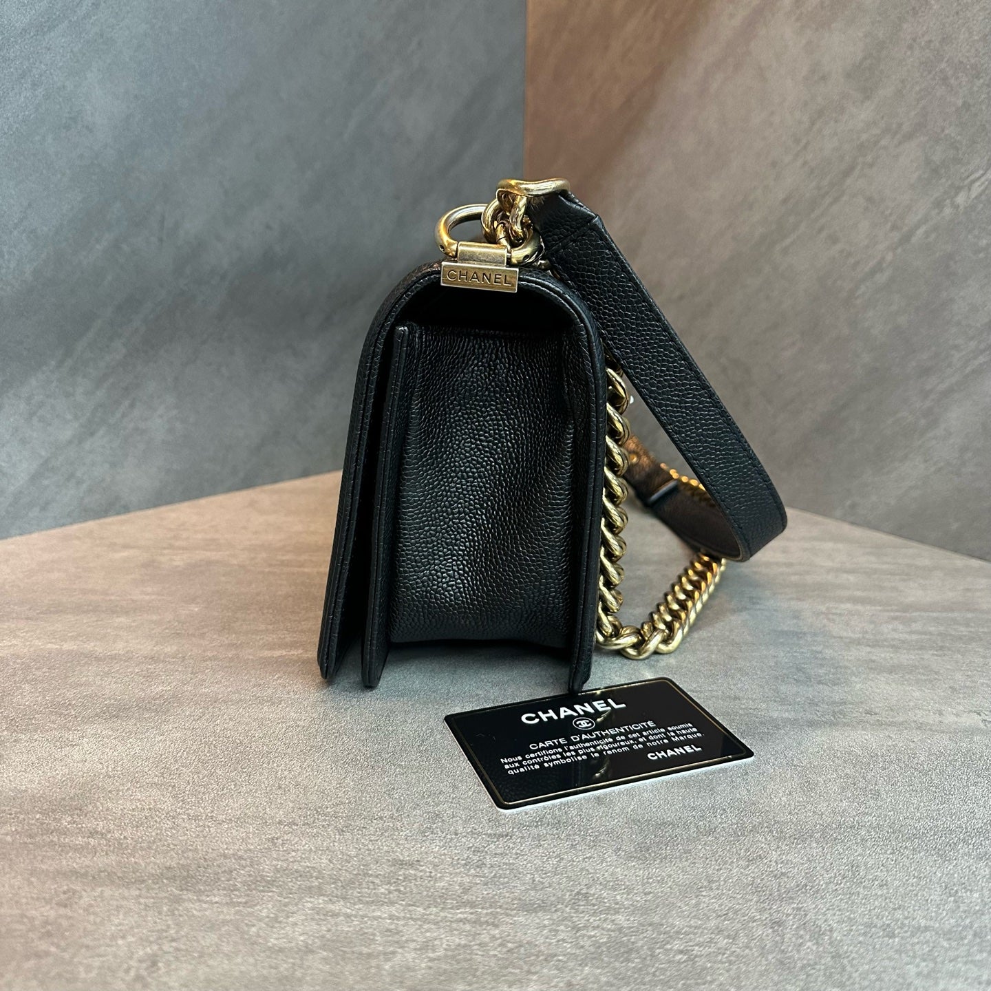 Chanel leboy medium-sized black gold lychee cowhide chain bag, 20 opening, card bag type, three-dimensional inside clean