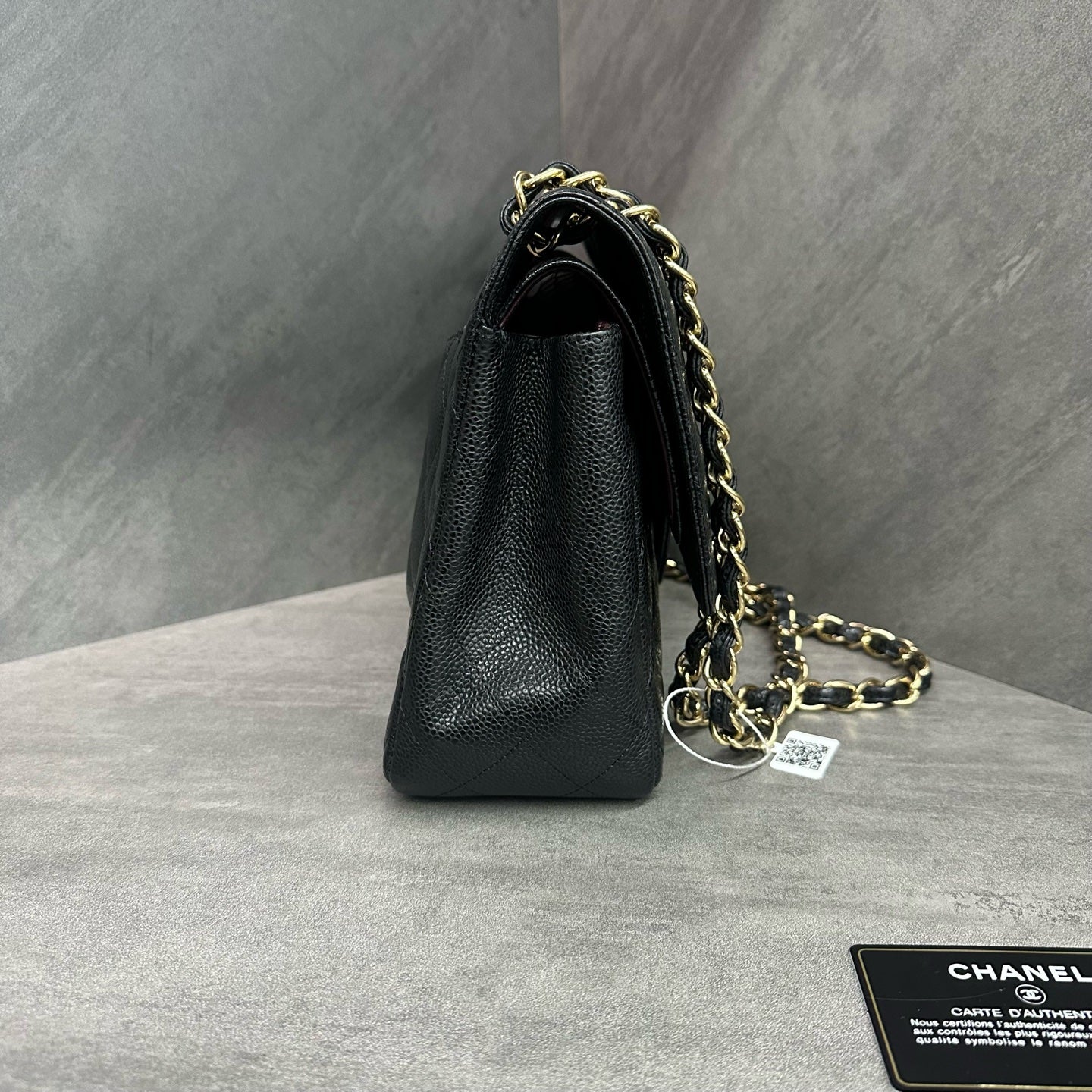 Chanel CF Jumbo black-grain calfskin chain bag in black and gold, 16 serial with authenticity card, structured silhouette, clean interior