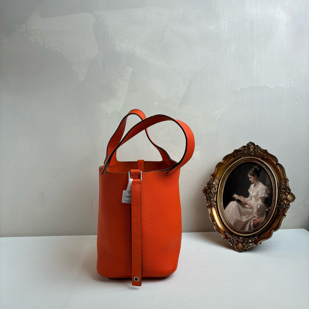 Hermes Basket 18 Frame R刻 Mint Condition Size: 18 x 13 x 18 Hermes Orange TC Leather