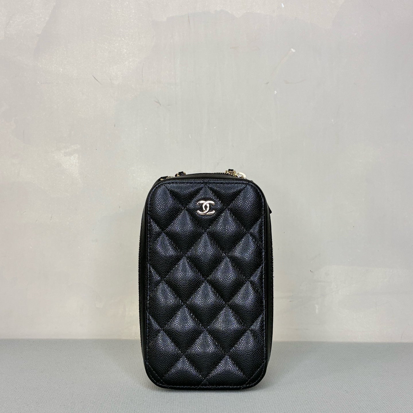 CHANEL Laser 29 Open Black Gold Lychee Grain Cowhide Phone Bag 99% New Size 10*17