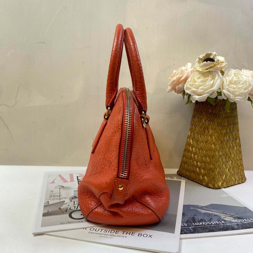 Burberry / Burberry Orange Pumpkin Bag Shell Bag Shoulder Bag 99% New Size 30*23 Cowhide Material Original Price: 106