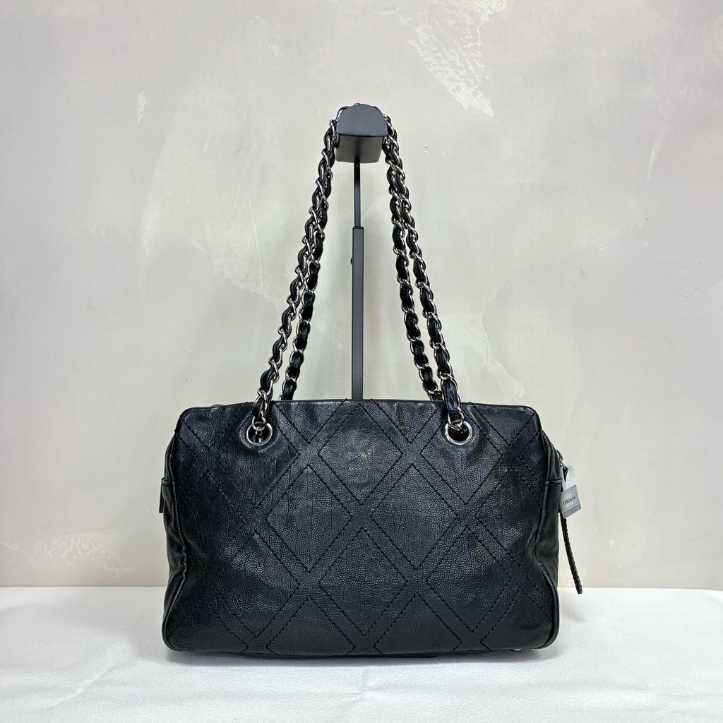 Chanel 98% New Black Large Silver CC Chain Bag, Can be Handheld or Worn on One Shoulder, Dimensions 27*18.