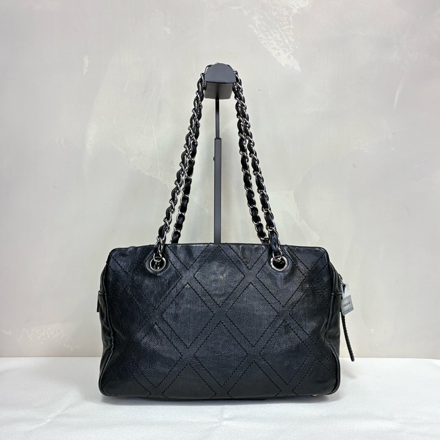Chanel 98% New Black Large Silver CC Chain Bag, Can be Handheld or Worn on One Shoulder, Dimensions 27*18.