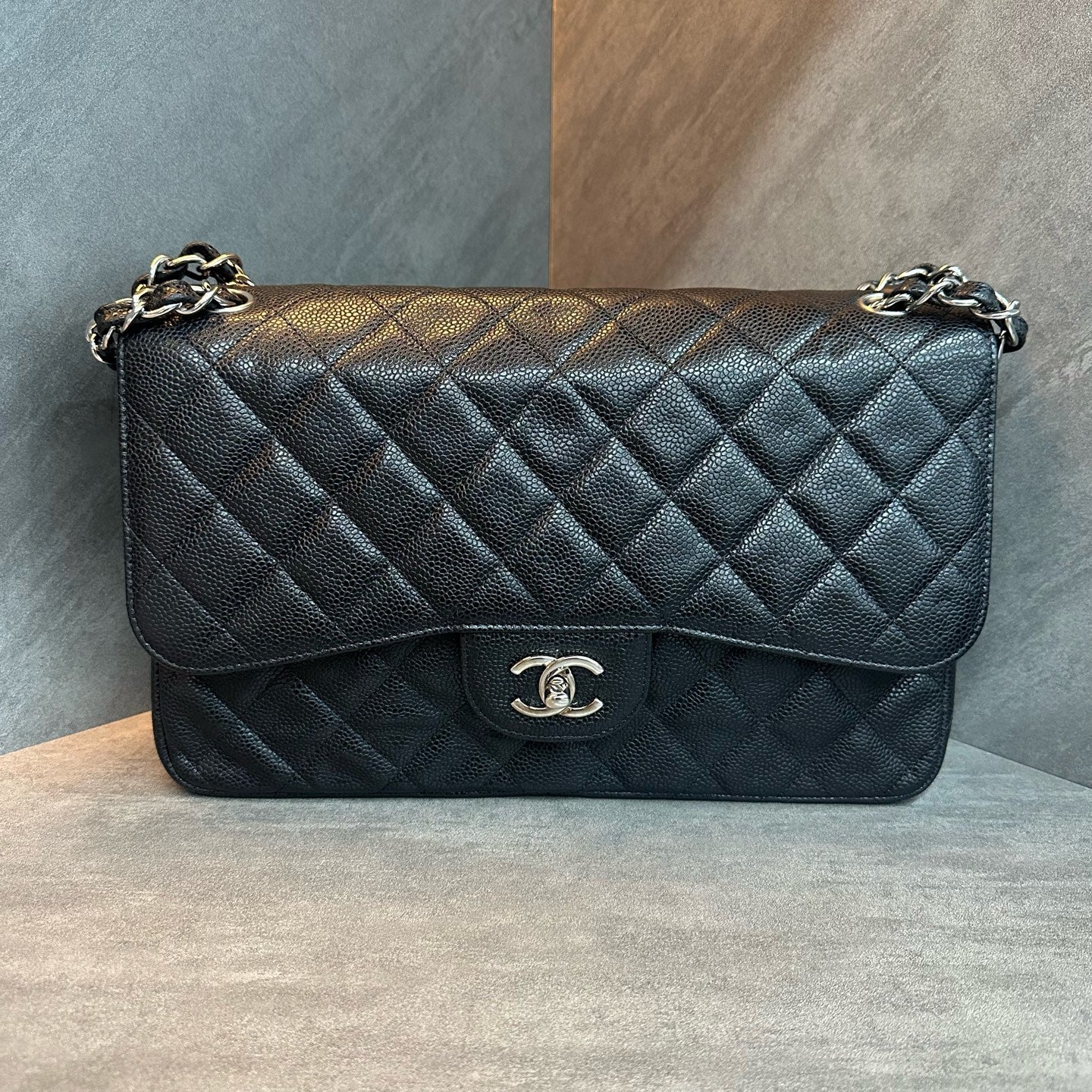 Chanel cf jumbo Black Silver lychee cowhide chain Bag 15, open bag type, three-dimensional inside clean