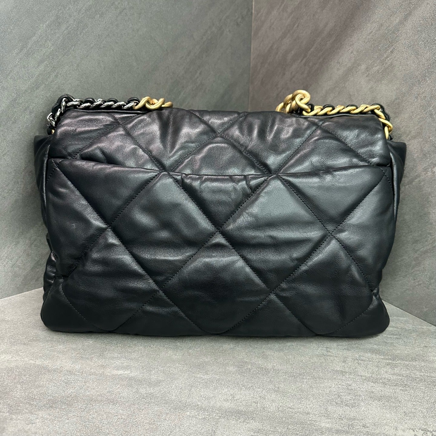 Chanel 19 Bag Max, 28 series, with authenticity card, original condition