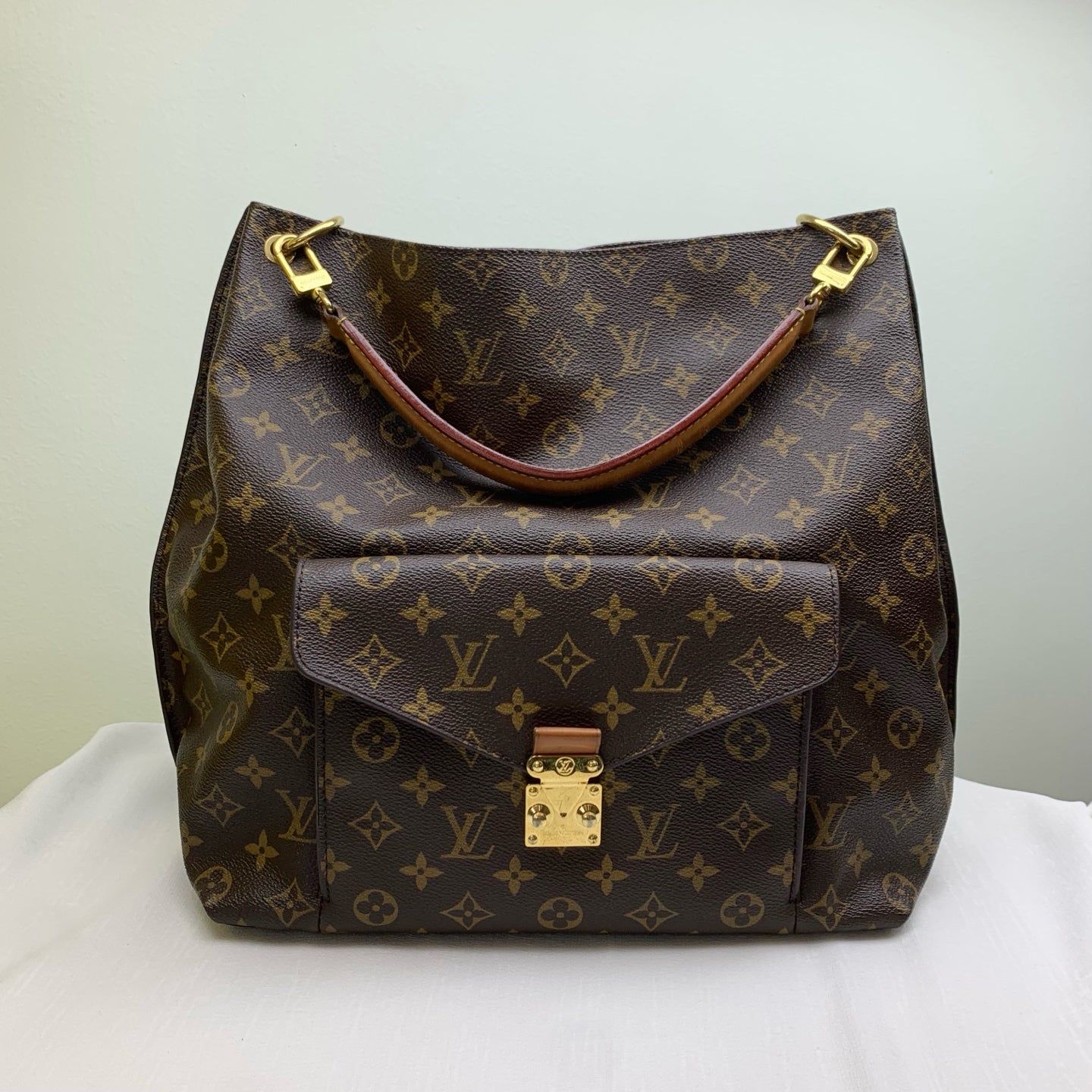 LV/Louis Vuitton Classic Monogram Hobo Tote Bag Same Model as HyunA 99% New Size 32x13x36