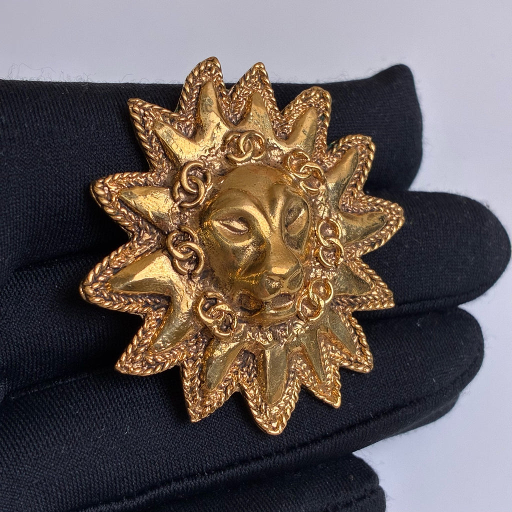 Chanel Lion Head Vintage Earrings 99% New Size 4.5*4.5