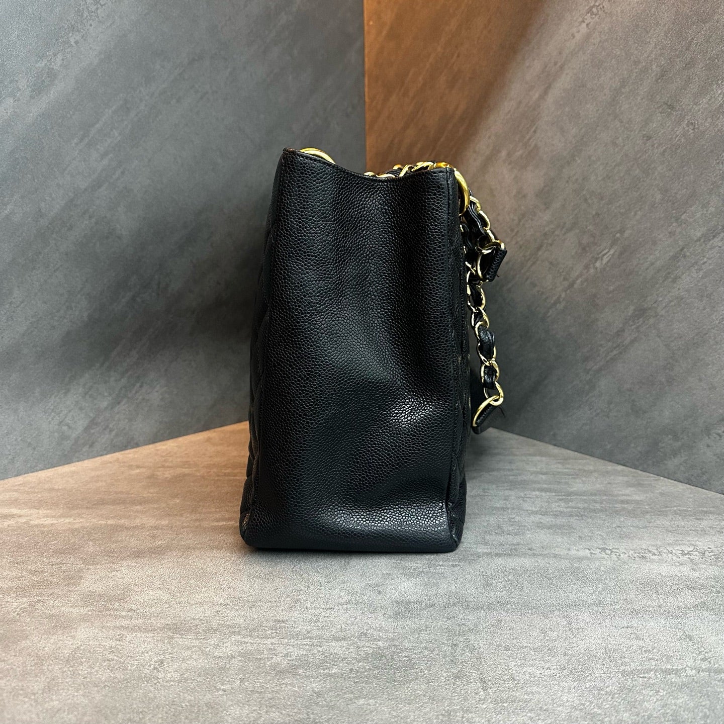 Chanel gst lychee cowhide black Gold 17K