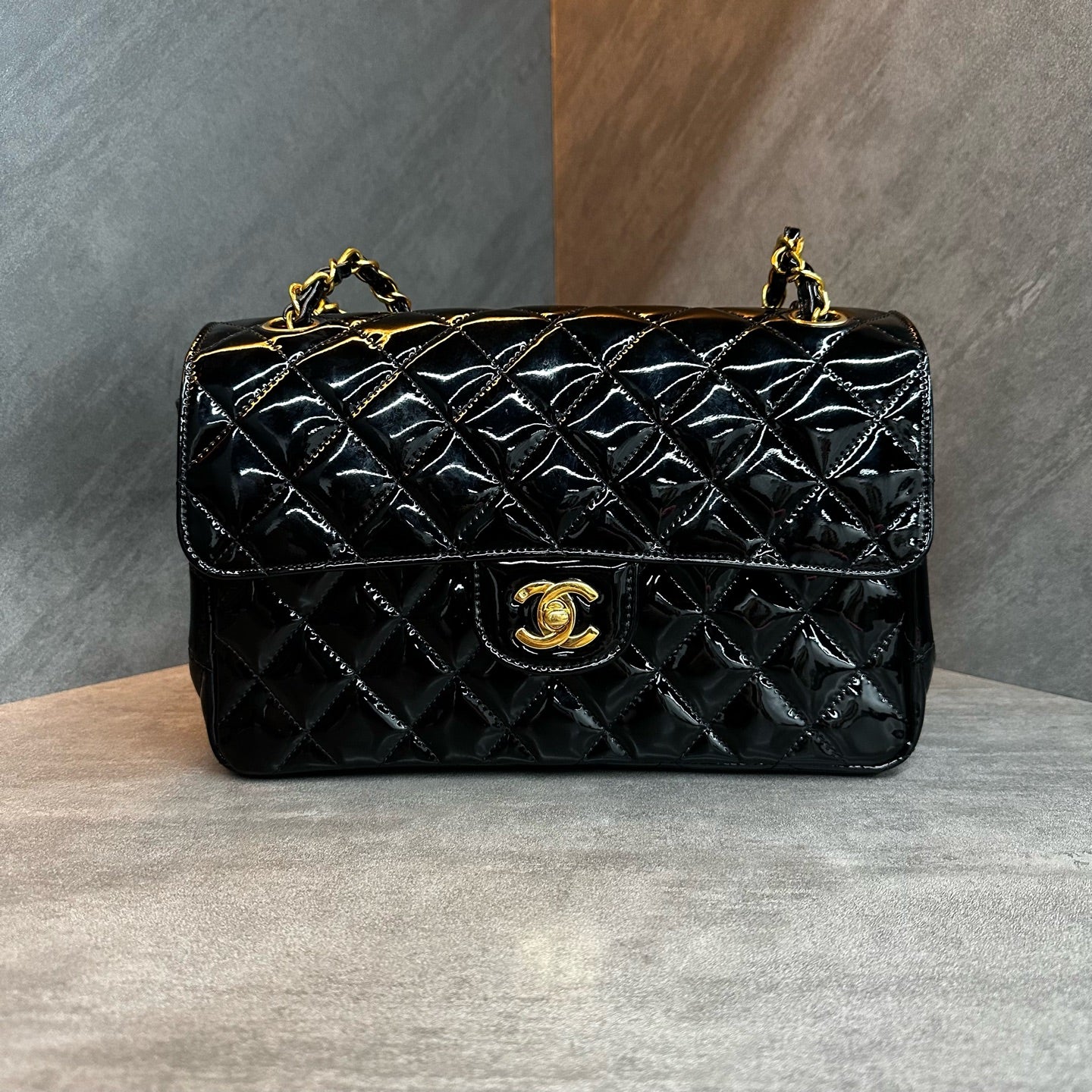 Chanel/ Chanel black gold patent leather twin Stars double-sided large laser 4K